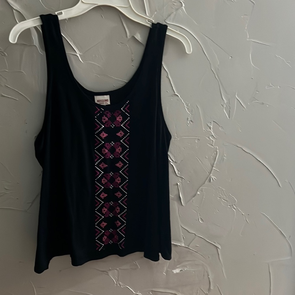 Black n pink tank